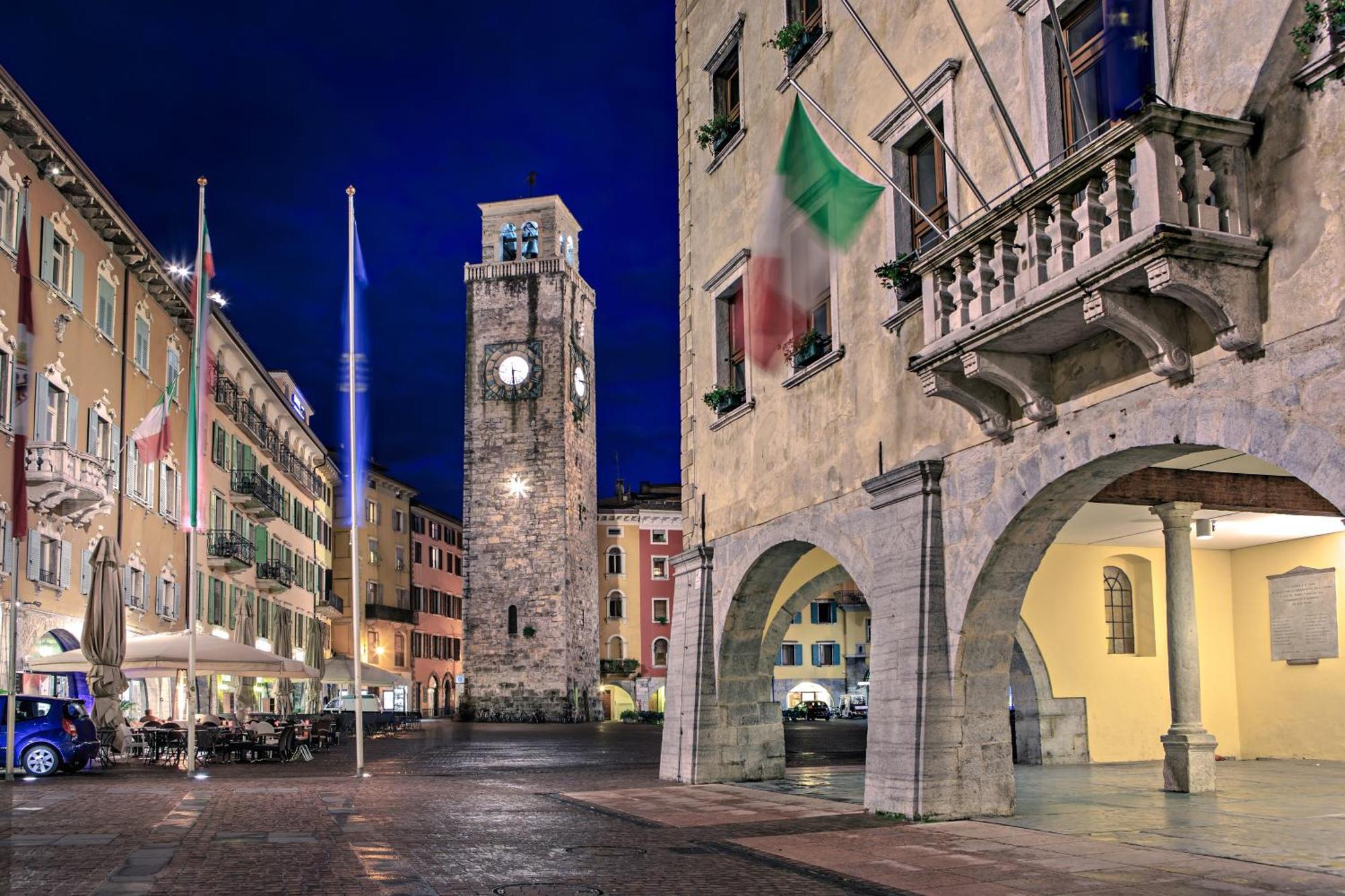 Elegance Suite Isabella - Happy Rentals Riva del Garda Exterior photo