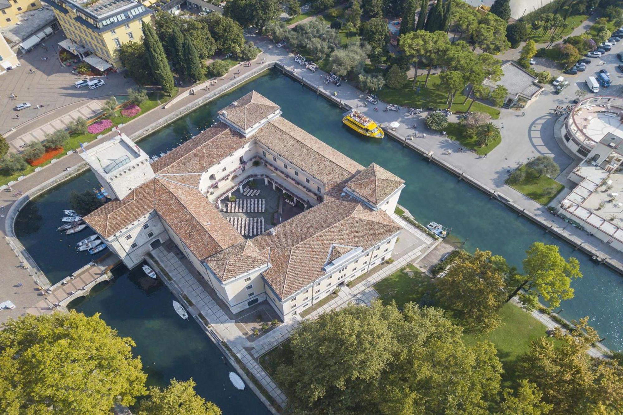 Elegance Suite Isabella - Happy Rentals Riva del Garda Exterior photo