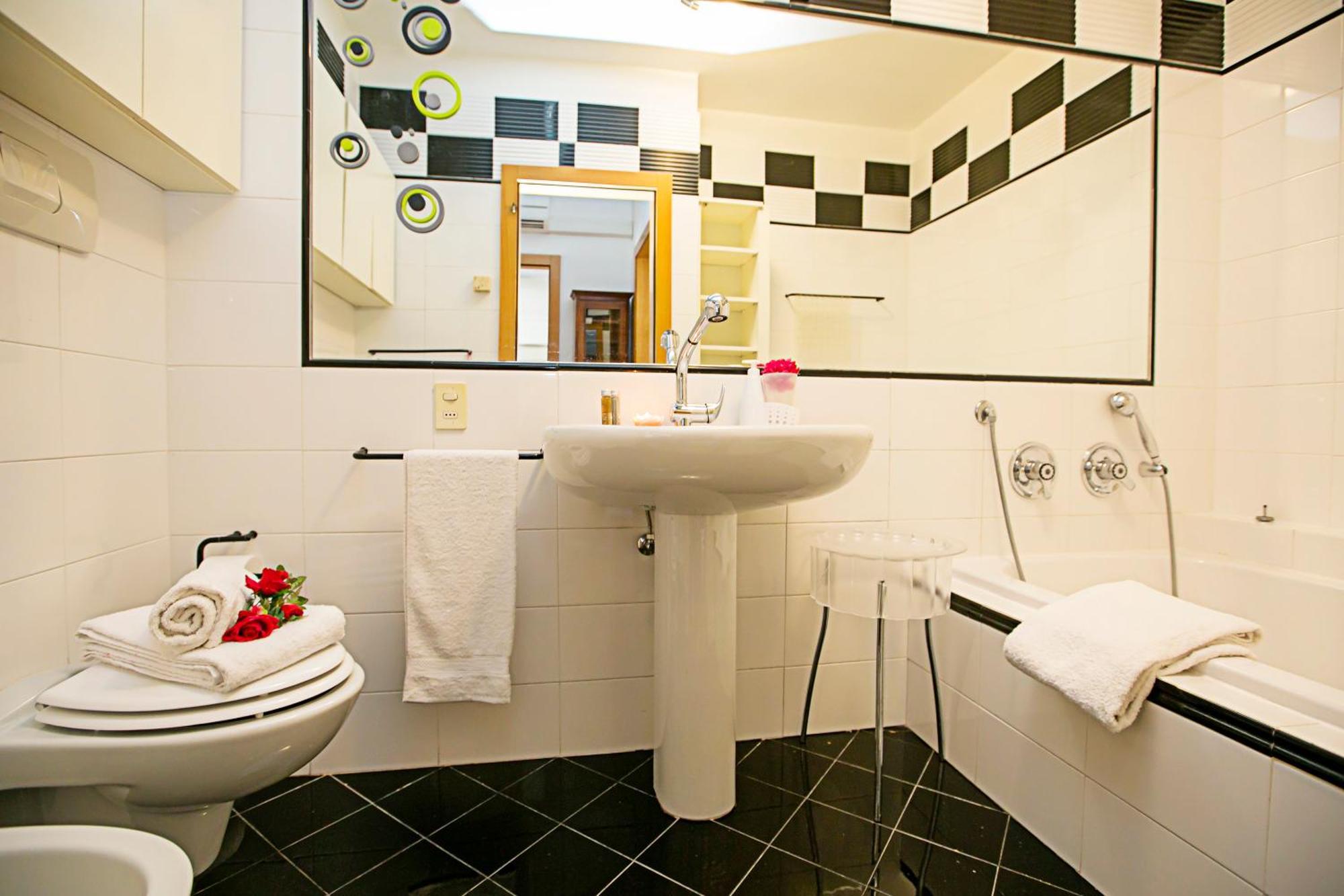 Elegance Suite Isabella - Happy Rentals Riva del Garda Exterior photo
